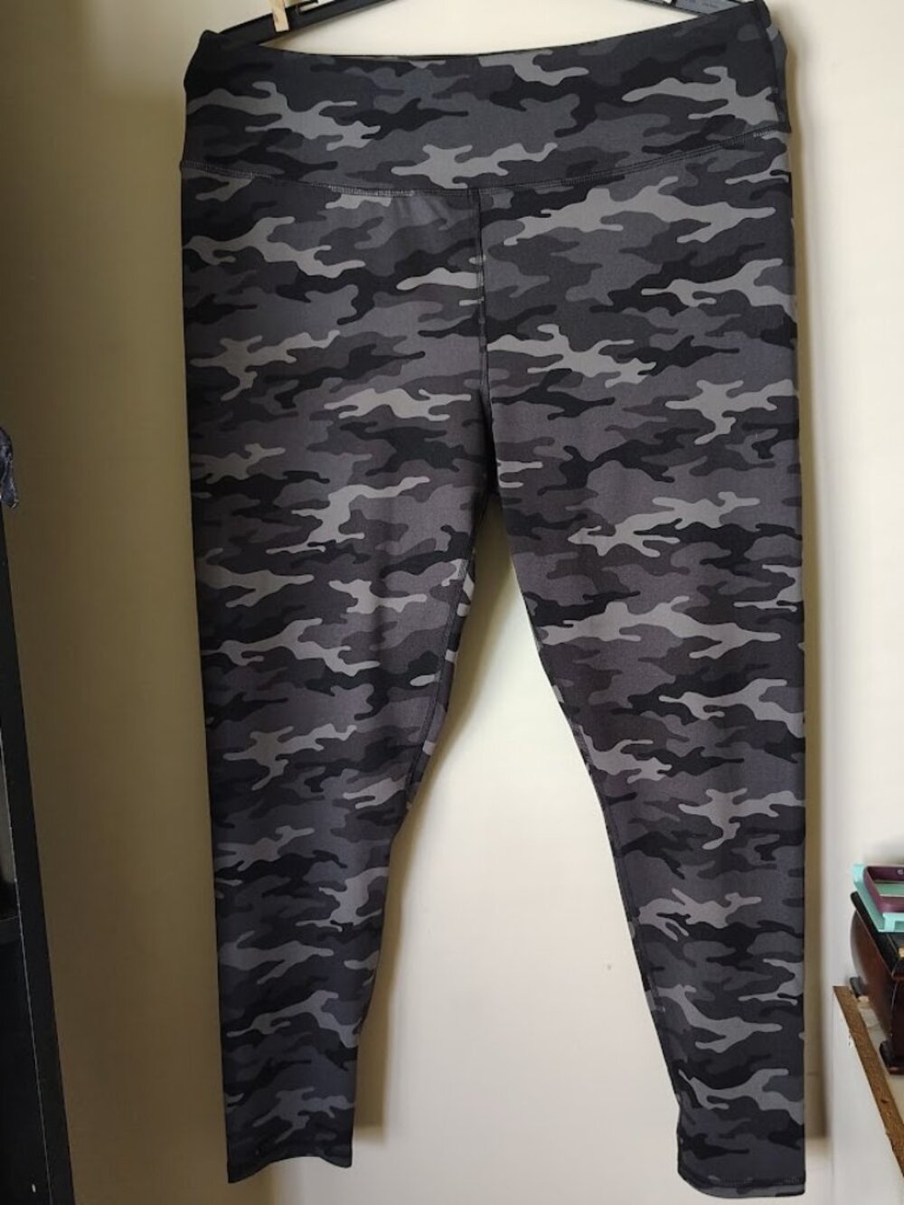 Women's 'Maurices' High Rise Camo Leggings Size XL